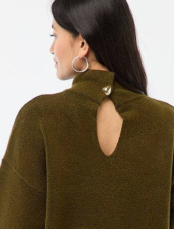 Suéter suave con abertura joya en la espalda