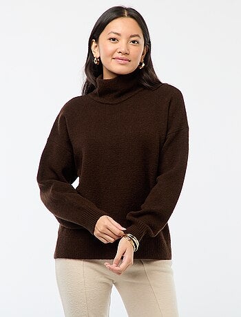 Suéter suave con abertura joya en la espalda