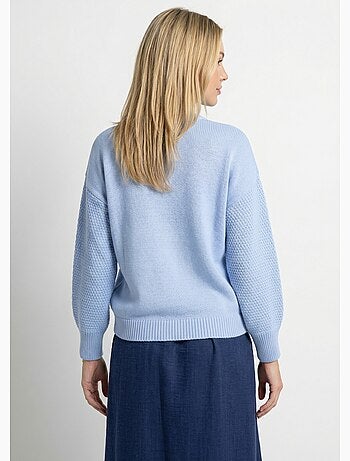 Suéter suave con flores bordadas y cuello redondo. - Afibel