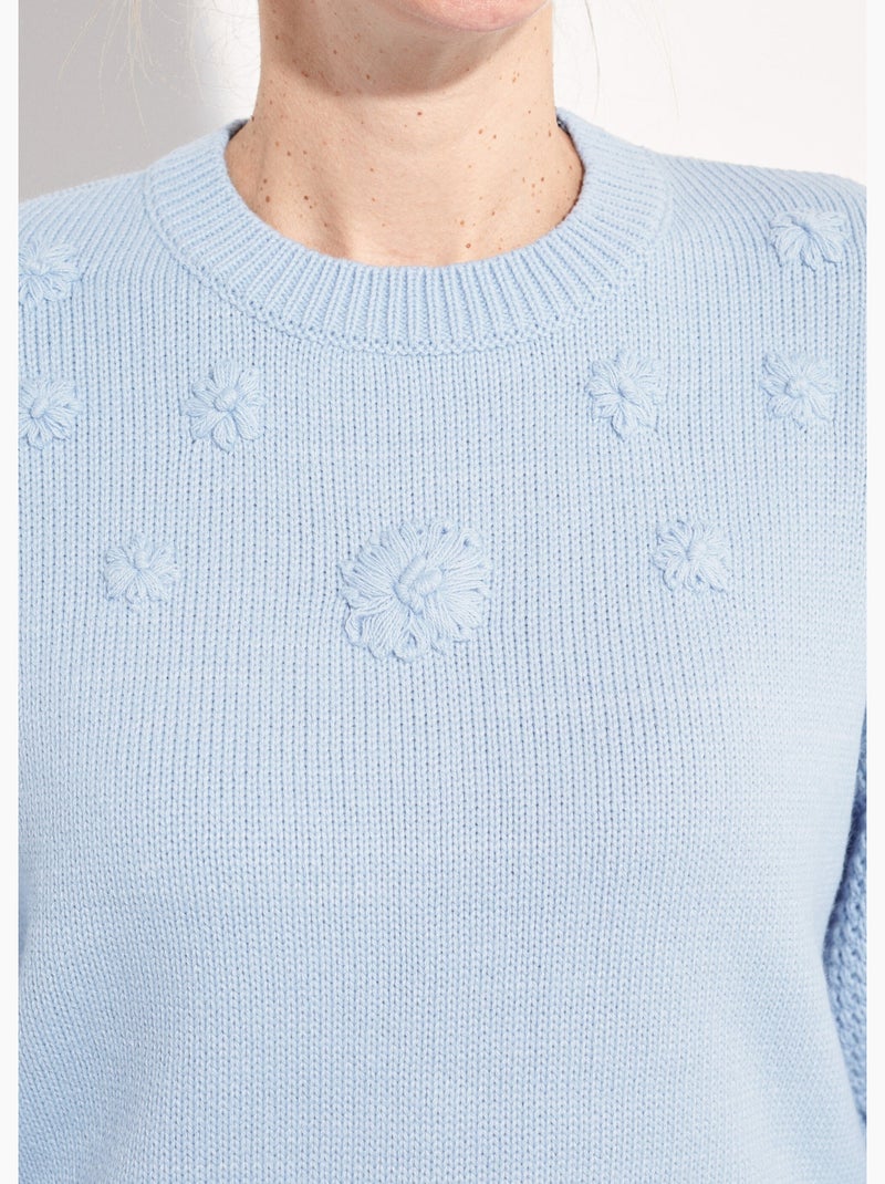 Suéter suave con flores bordadas y cuello redondo. - Afibel Azul - Kiabi