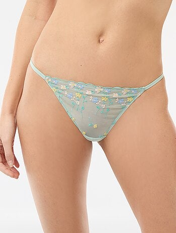 Tanga brasileña de tul bordado