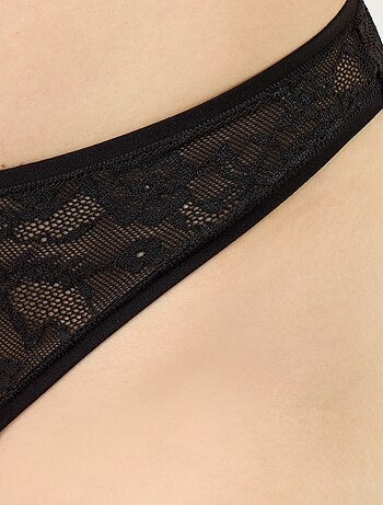 Tanga de encaje calado