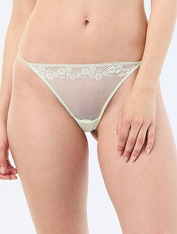 Tanga de encaje con detalles brillantes