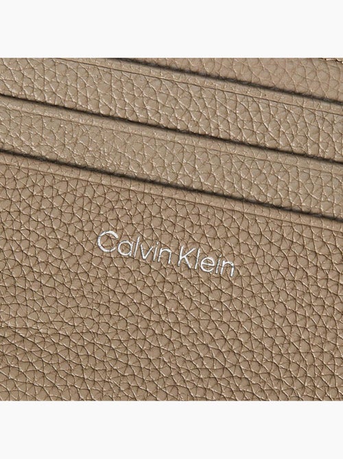 Tarjetero calvin klein jeans para mujer - Kiabi Tarjetero calvin klein jeans para mujer - Kiabi