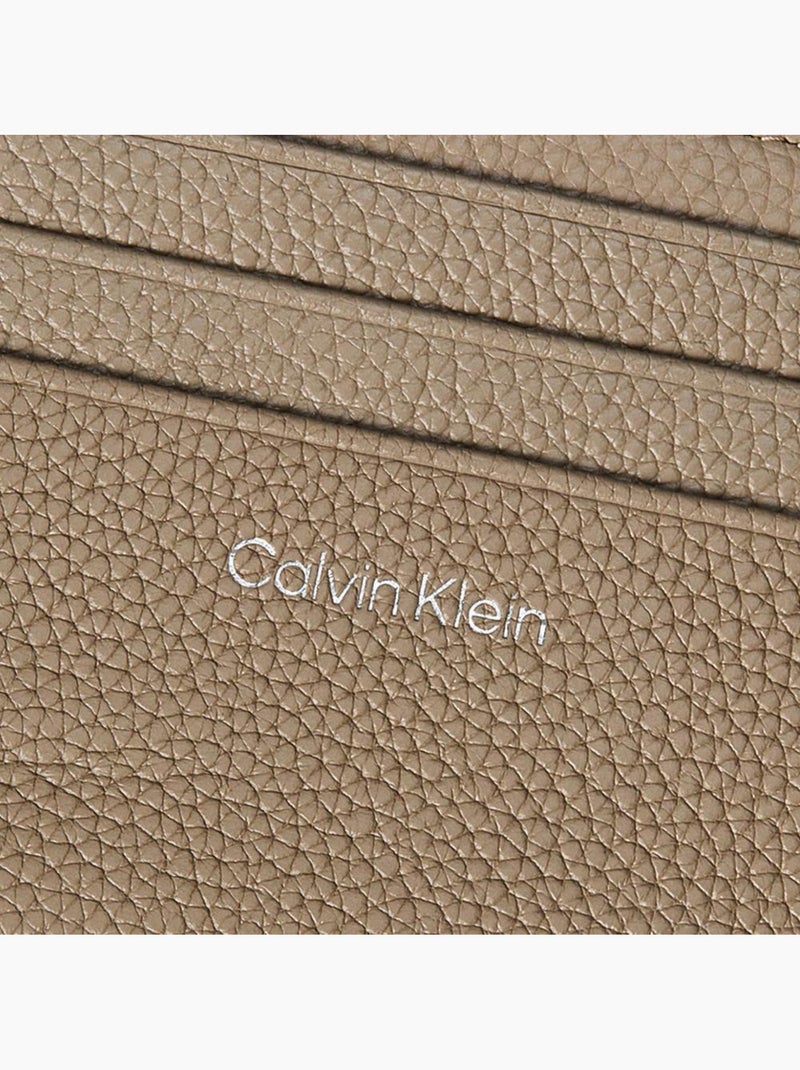 Tarjetero calvin klein jeans para mujer Beige - Kiabi