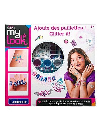 Tatuajes y uñas brillantes con purpurina