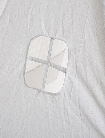 Tipi con pompones redondos