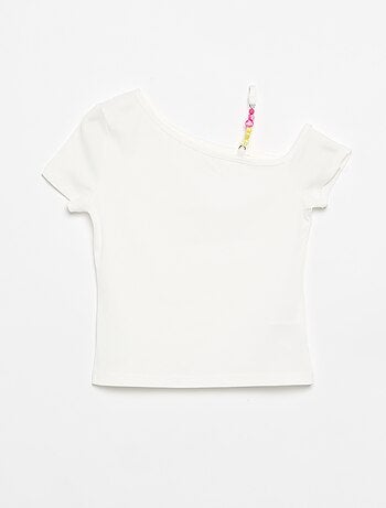 Top acanalado con cuello asimétrico