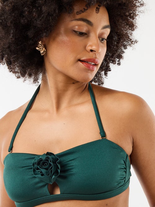 Top bandeau de bikini con detalle de flor en relieve - Kiabi