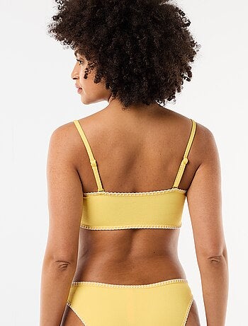 Top bandeau de bikini con pespuntes contrastados
