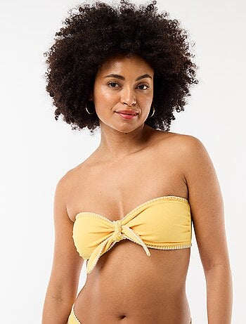 Top bandeau de bikini con pespuntes contrastados