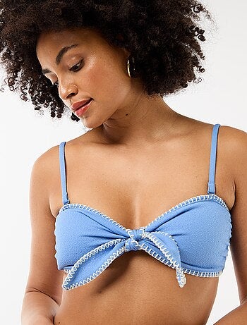 Top bandeau de bikini con pespuntes contrastados