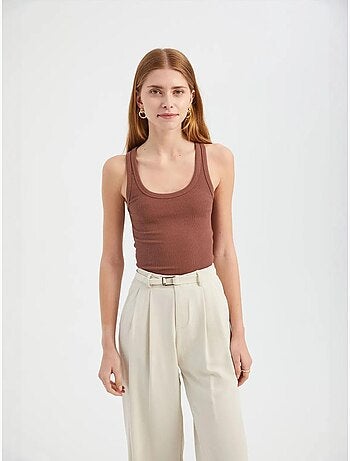 Top básico de tirantes con cuello redondo liso hiccup