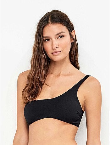 Top bikini asimétrico sin aro y foam extraíble en liso
