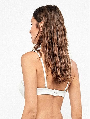 Top bikini bandeau desmontable con aro y detalles calados