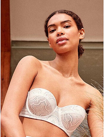 Top bikini bandeau desmontable con aro y foam copas de encaje