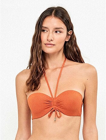 Top bikini bandeau en tejido piqué con acabado brillante