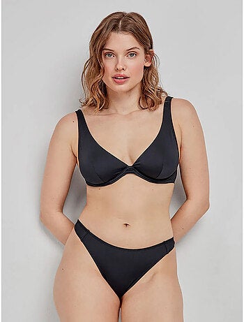 Top bikini capacidad con aro y foam extraíble. Copas c y d