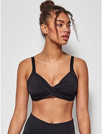 Top bikini capacidad sin aro, con foam y cruce de tejido en escote