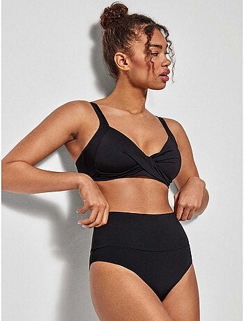 Top bikini capacidad sin aro, con foam y cruce de tejido en escote