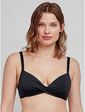 Top bikini capacidad sin aro, con foam y cruce de tejido en escote