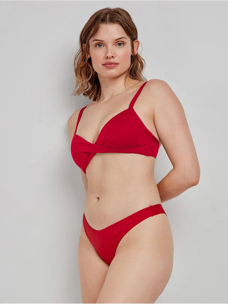 Top bikini capacidad sin aro, con foam y cruce de tejido en escote Rojo - Kiabi