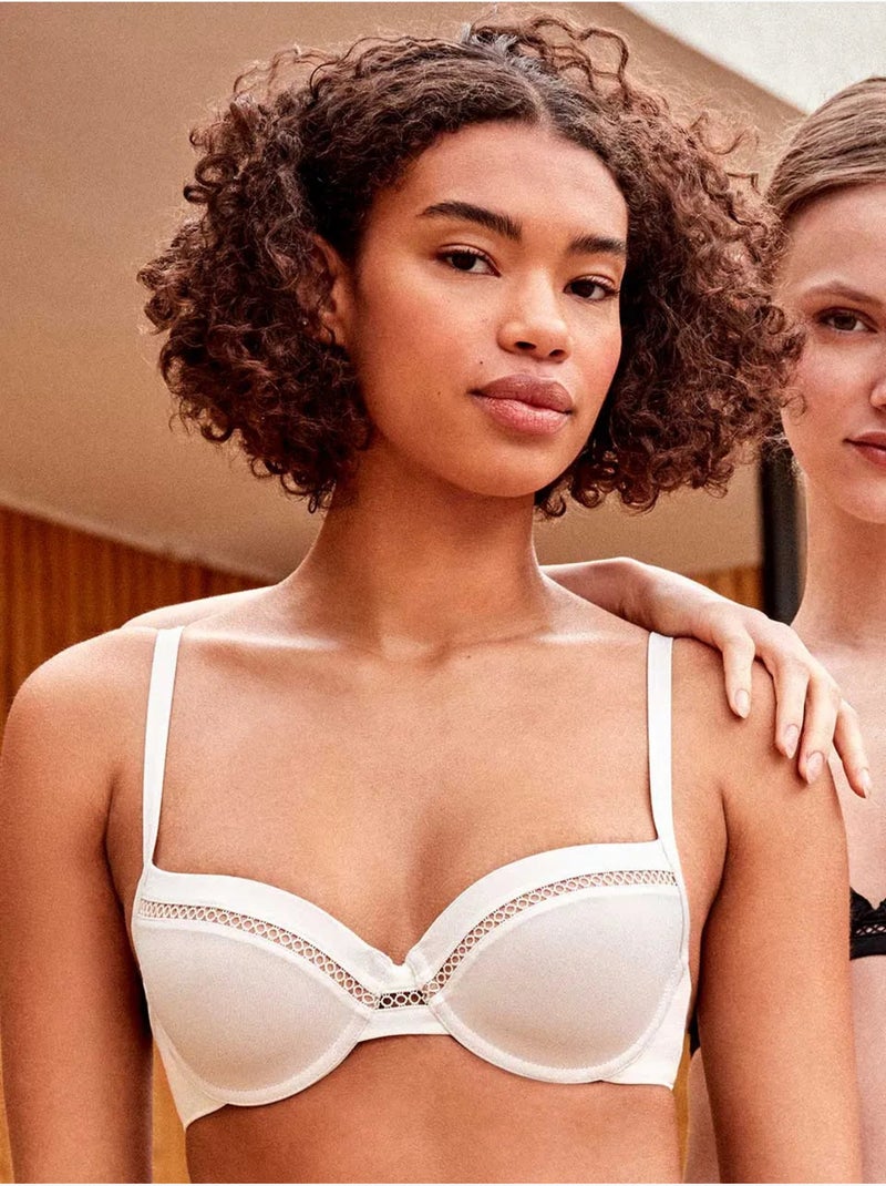 Top bikini con aro, foam y detalle calado en escote Marfil - Kiabi
