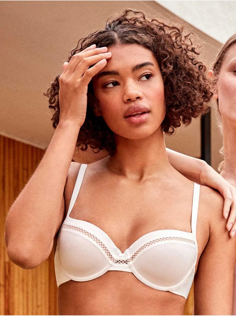 Top bikini con aro, foam y detalle calado en escote Marfil - Kiabi