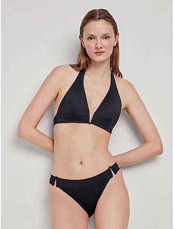 Top bikini cuello halter con escote en v, sin aro y con foam extraíble