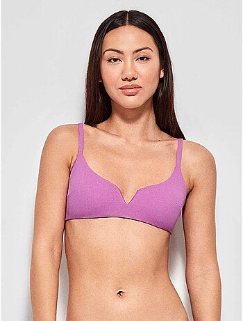 Top bikini sin aro, con foam extraíble, escote v y tejido de estructura