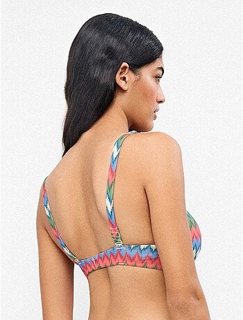 Top bikini sin aro, con foam extraíble, estampado y cruce pecho