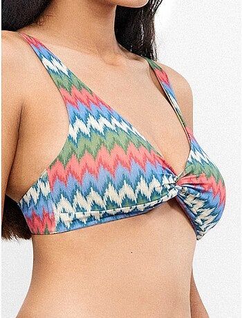 Top bikini sin aro, con foam extraíble, estampado y cruce pecho
