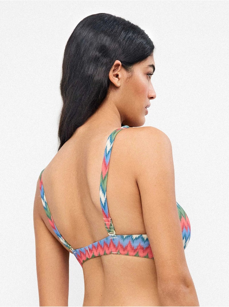 Top bikini sin aro, con foam extraíble,  estampado y cruce pecho Multicolor - Kiabi