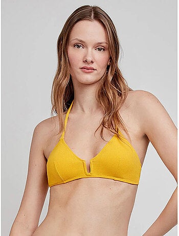 Top bikini sin aro, con foam extraíble y ligera abertura en escote