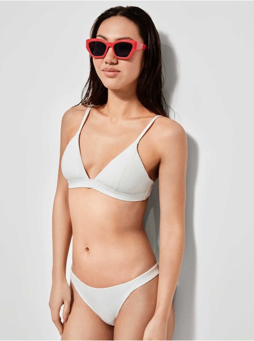 Top bikini sin aro y con foam extraíble, de tejido con textura - Kiabi Top bikini sin aro y con foam extraíble, de tejido con textura - Kiabi