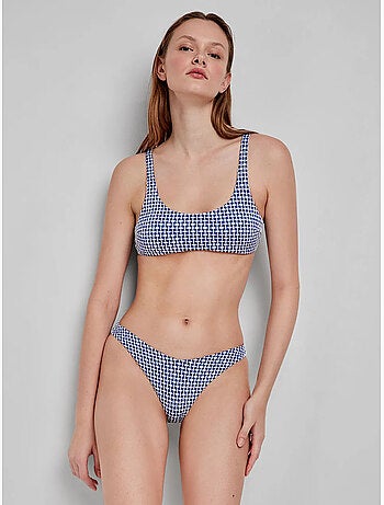 Top bikini sin aro y con foam extraíble, en tejido de estructura