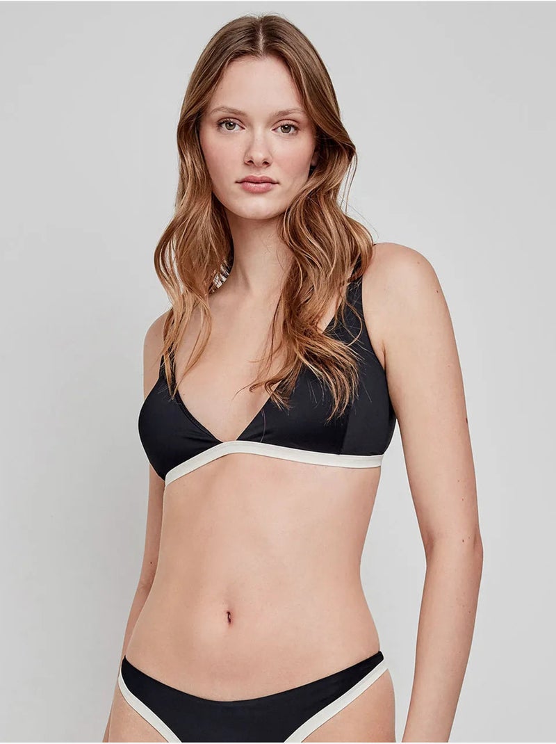 Top bikini triangular bicolor, sin aro y con foam extraíble Negro - Kiabi