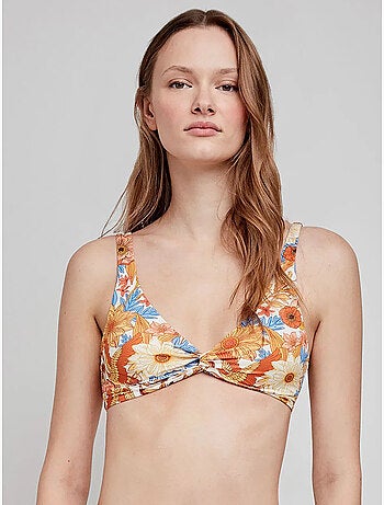 Top bikini triangular sin aro, con foam extraíble y cruce en escote