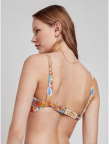 Top bikini triangular sin aro, con foam extraíble y cruce en escote