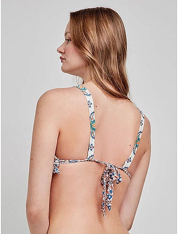 Top bikini triangular sin aro, con foam extraíble y estampado arabesco