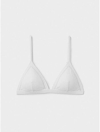 Top bikini triangular sin aro copa extraíble y detalles calados