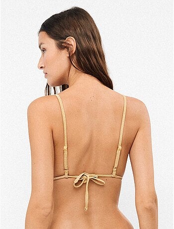 Top bikini triangular sin aro y foam extraíble con acabado brillante