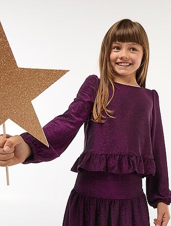 Top brillante de punto con besos y volante