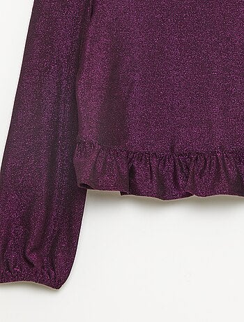 Top brillante de punto con besos y volante