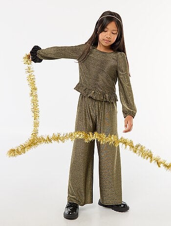 Top brillante de punto con besos y volante