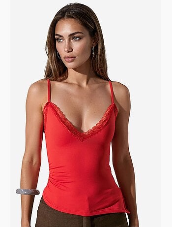 Top cami crop ajustado con bordado busem