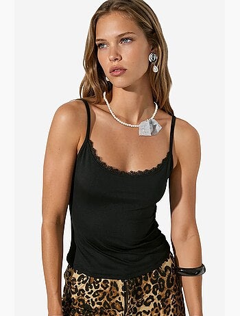 Top camisola corto ajustado con encaje busem