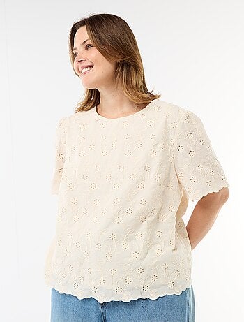 Top con bordados ingleses