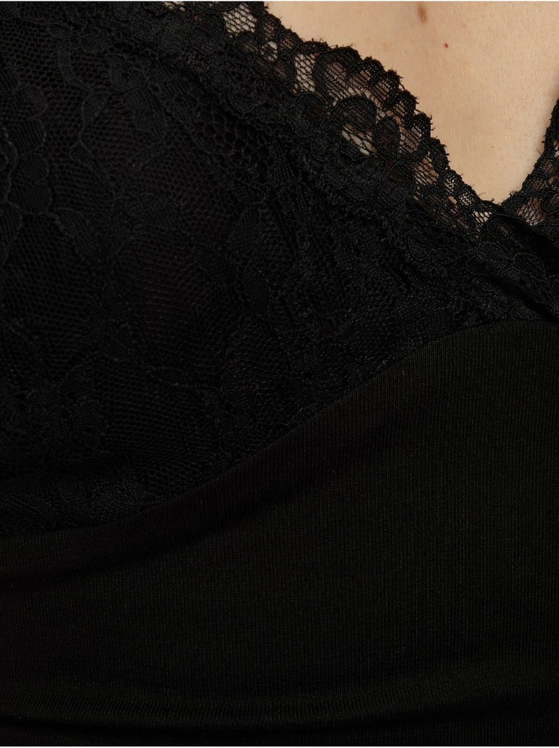 Top con escote en v y detalle de encaje hiccup Negro - Kiabi