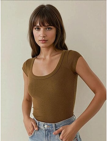 Top corto de canalé slim fit con escote redondo hiccup